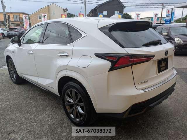 Lexus NX 2019-01 8219267-5