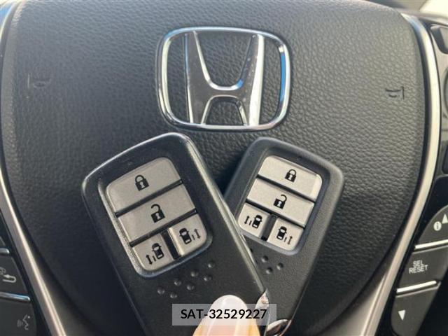 Honda ODYSSEY 2017-06 8225437-16