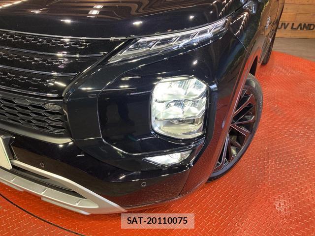 Mitsubishi OUTLANDER PHEV 2022-03 8217313-11