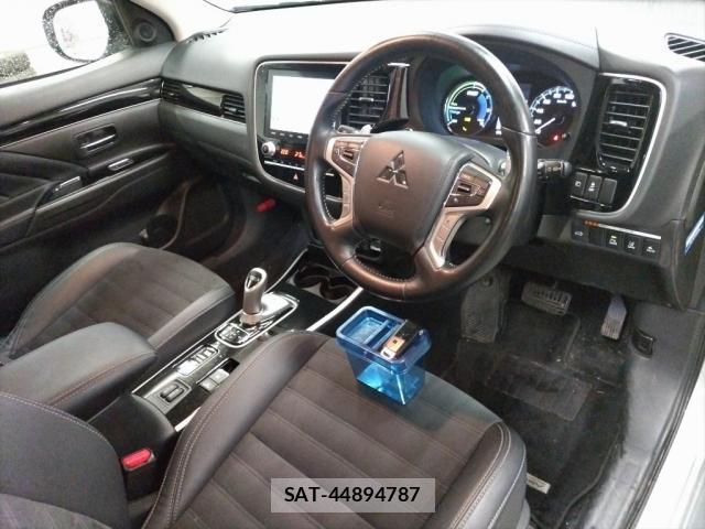 Mitsubishi OUTLANDER PHEV 2021-06 8217515-2