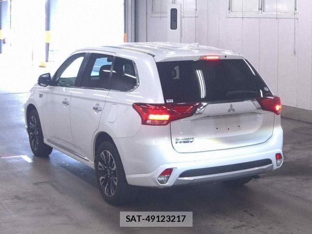 Mitsubishi OUTLANDER PHEV 2017-08 8218893-1