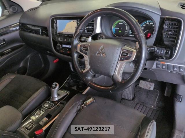 Mitsubishi OUTLANDER PHEV 2017-08 8218893-2