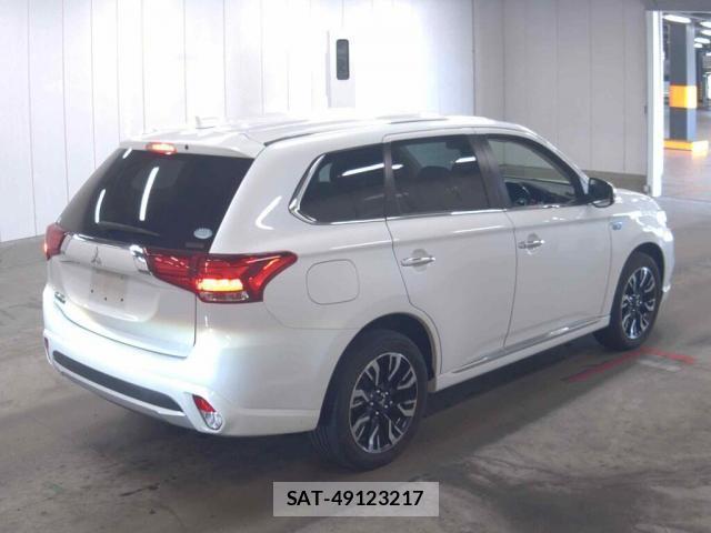 Mitsubishi OUTLANDER PHEV 2017-08 8218893-3
