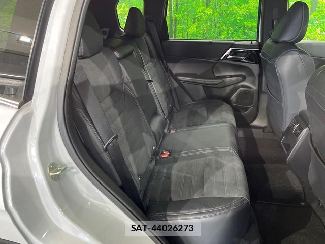 Mitsubishi OUTLANDER PHEV 2022-01 8219090-8