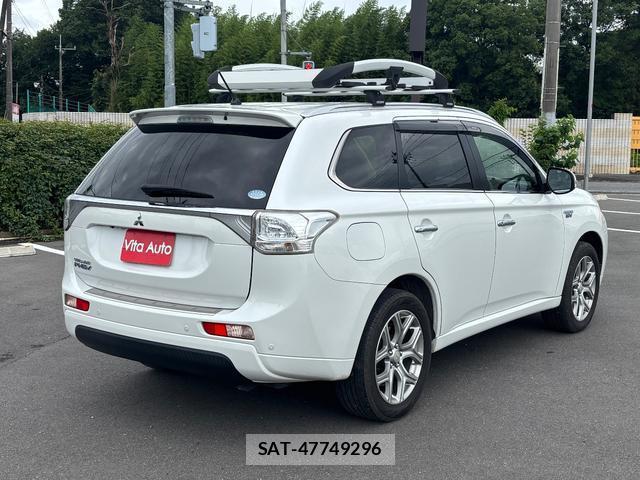 Mitsubishi OUTLANDER PHEV 2014-12 8219236-12