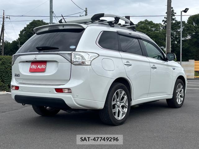 Mitsubishi OUTLANDER PHEV 2014-12 8219236-13