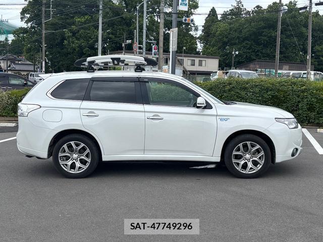 Mitsubishi OUTLANDER PHEV 2014-12 8219236-15