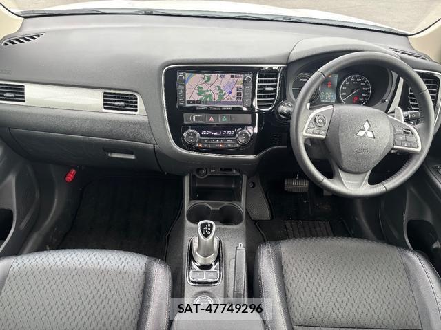 Mitsubishi OUTLANDER PHEV 2014-12 8219236-17