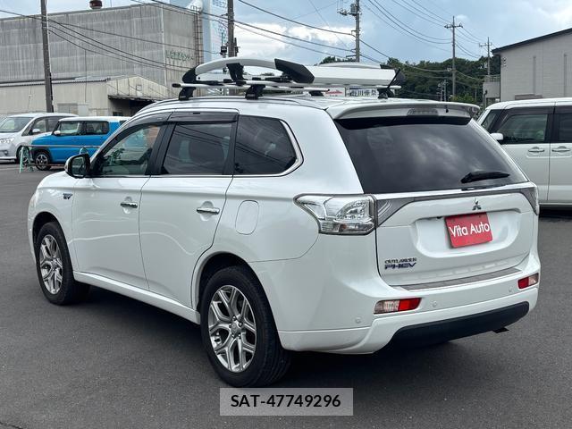 Mitsubishi OUTLANDER PHEV 2014-12 8219236-18