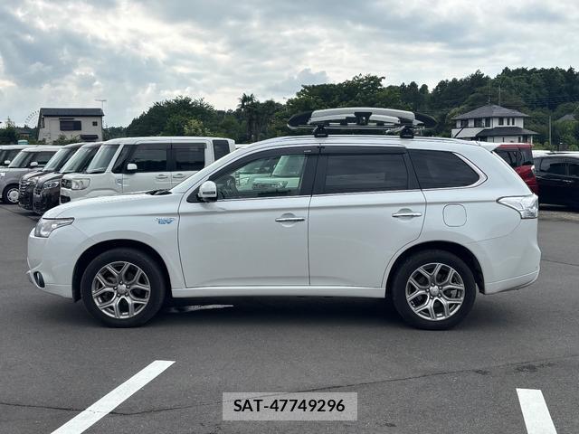 Mitsubishi OUTLANDER PHEV 2014-12 8219236-2