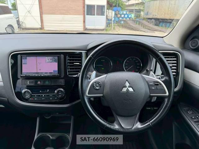 Mitsubishi OUTLANDER PHEV 2014-07 8219256-15