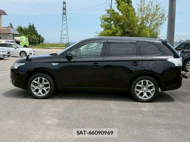 Mitsubishi OUTLANDER PHEV 2014-07 8219256-16