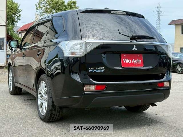 Mitsubishi OUTLANDER PHEV 2014-07 8219256-19