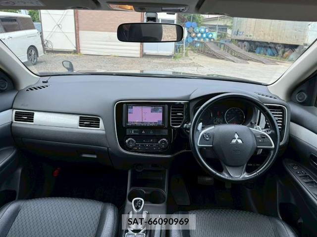 Mitsubishi OUTLANDER PHEV 2014-07 8219256-7