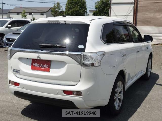 Mitsubishi OUTLANDER PHEV 2013-12 8219258-13