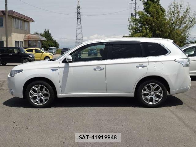 Mitsubishi OUTLANDER PHEV 2013-12 8219258-14
