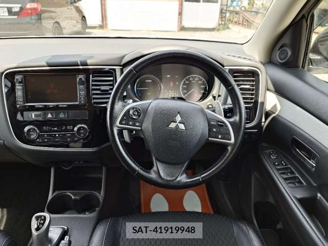 Mitsubishi OUTLANDER PHEV 2013-12 8219258-18