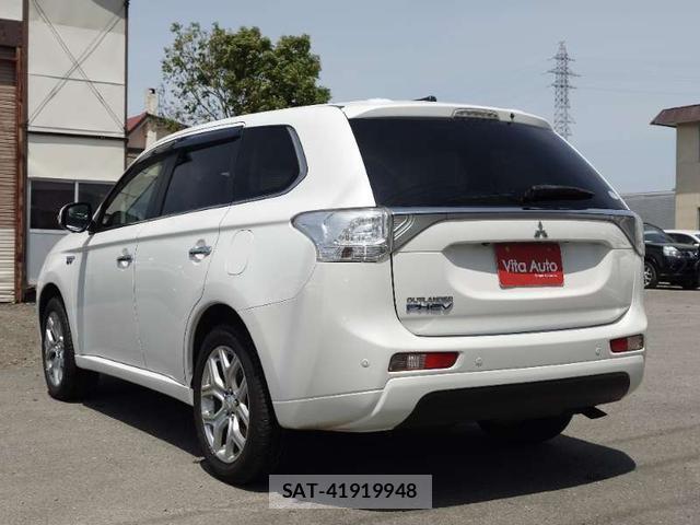 Mitsubishi OUTLANDER PHEV 2013-12 8219258-19