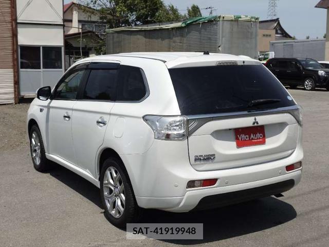 Mitsubishi OUTLANDER PHEV 2013-12 8219258-4