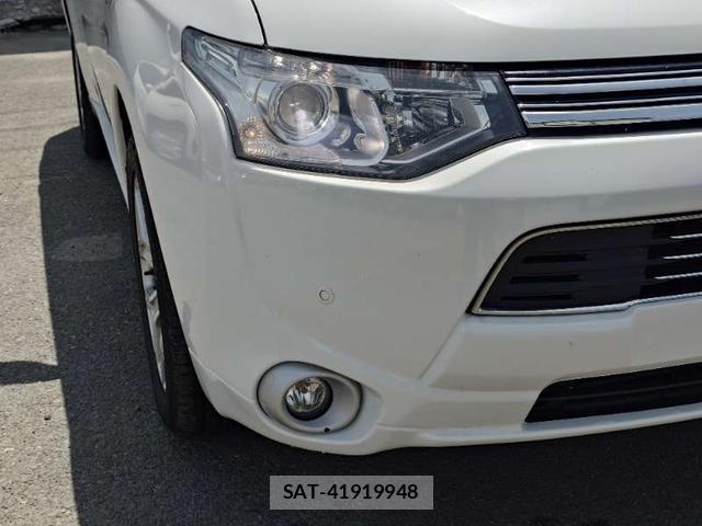 Mitsubishi OUTLANDER PHEV 2013-12 8219258-6