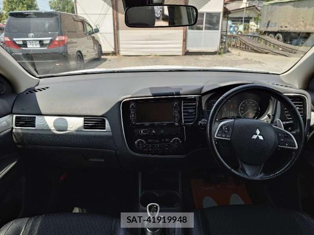 Mitsubishi OUTLANDER PHEV 2013-12 8219258-7