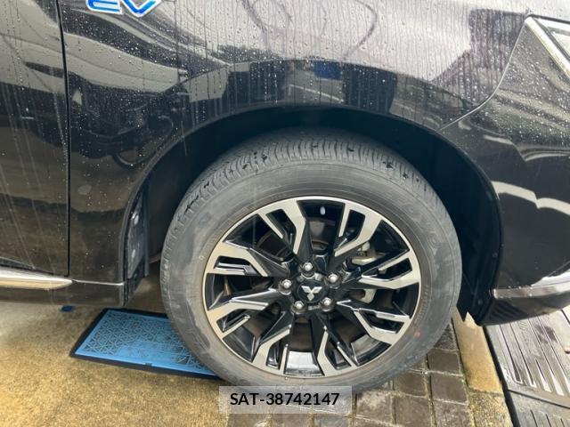 Mitsubishi OUTLANDER PHEV 2017-08 8219623-12
