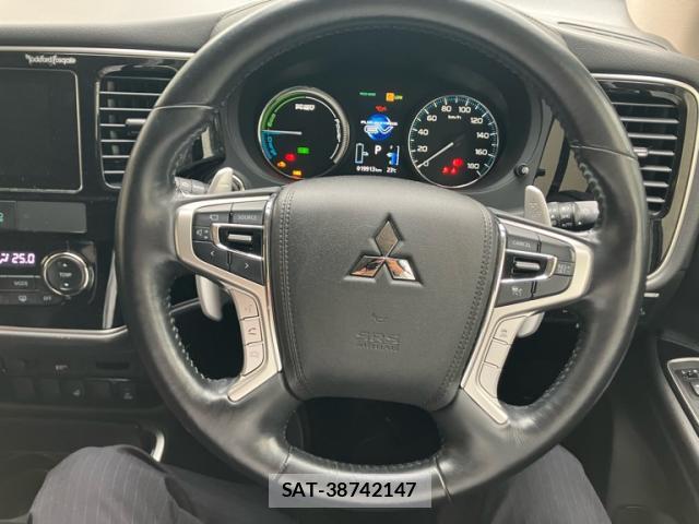Mitsubishi OUTLANDER PHEV 2017-08 8219623-14