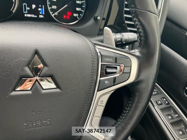 Mitsubishi OUTLANDER PHEV 2017-08 8219623-15