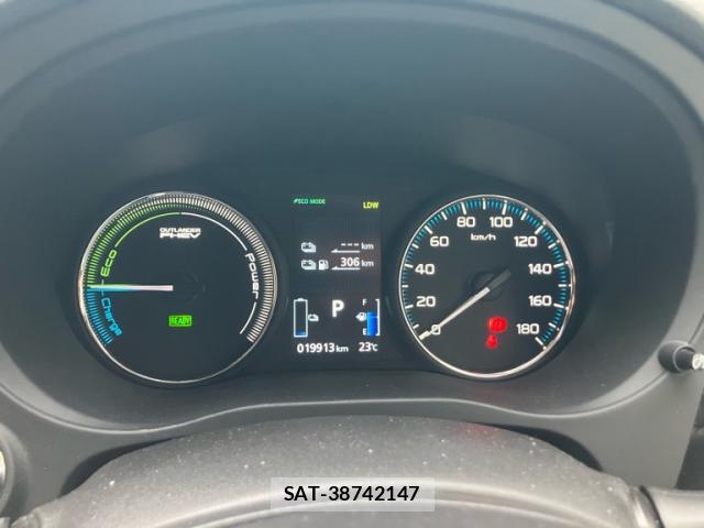 Mitsubishi OUTLANDER PHEV 2017-08 8219623-16