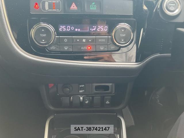 Mitsubishi OUTLANDER PHEV 2017-08 8219623-18