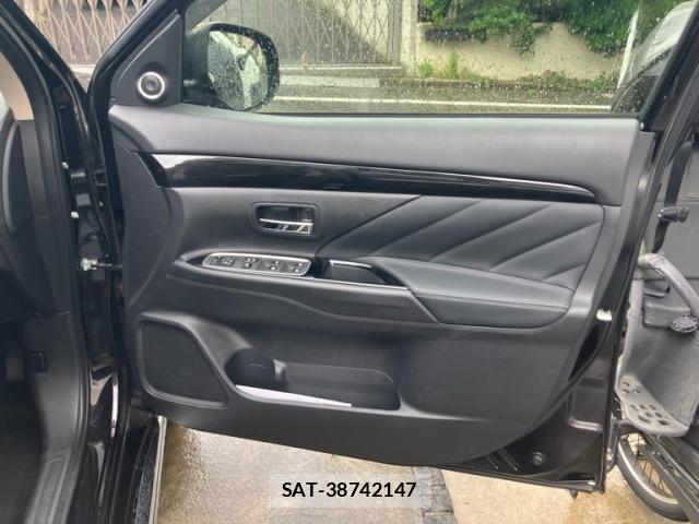 Mitsubishi OUTLANDER PHEV 2017-08 8219623-7