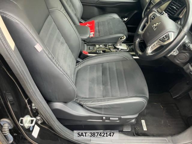 Mitsubishi OUTLANDER PHEV 2017-08 8219623-8