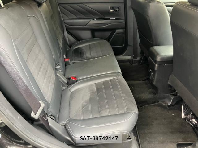 Mitsubishi OUTLANDER PHEV 2017-08 8219623-9