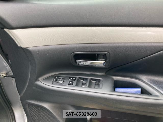 Mitsubishi OUTLANDER PHEV 2014-06 8219797-11