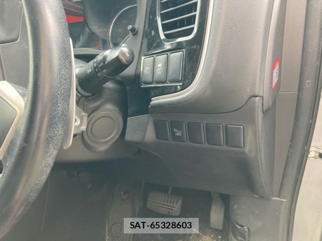 Mitsubishi OUTLANDER PHEV 2014-06 8219797-15