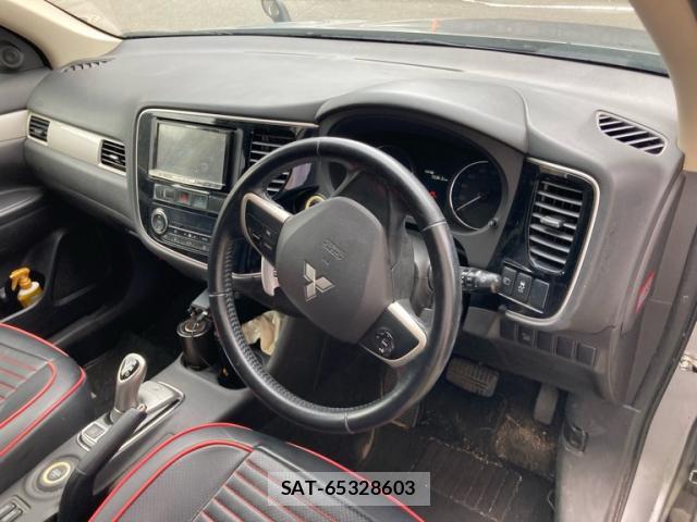 Mitsubishi OUTLANDER PHEV 2014-06 8219797-7