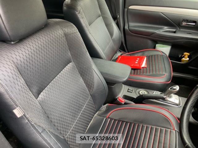 Mitsubishi OUTLANDER PHEV 2014-06 8219797-8