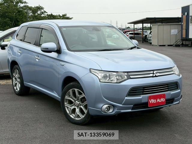 Mitsubishi OUTLANDER PHEV 2013-08 8223403-1
