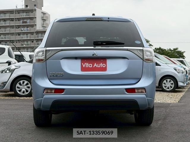 Mitsubishi OUTLANDER PHEV 2013-08 8223403-10