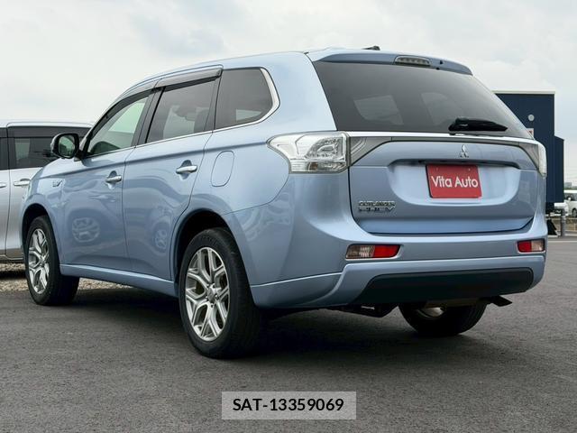 Mitsubishi OUTLANDER PHEV 2013-08 8223403-19