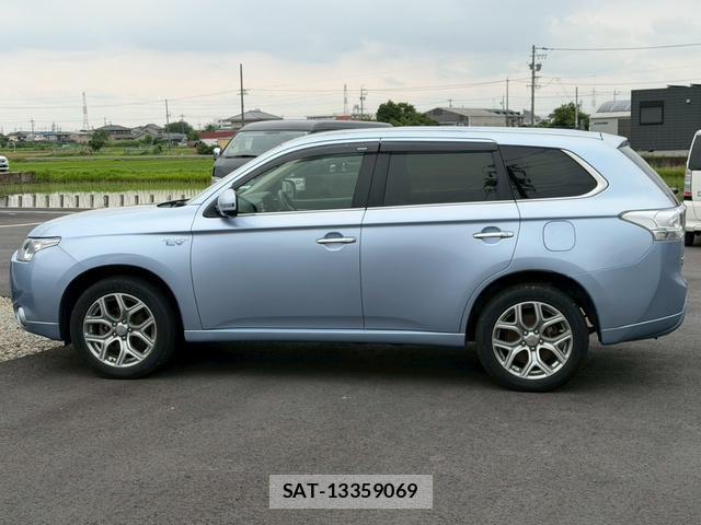 Mitsubishi OUTLANDER PHEV 2013-08 8223403-2