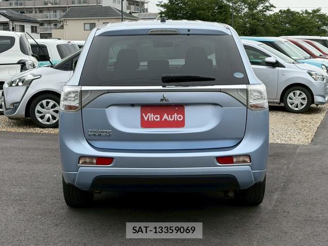 Mitsubishi OUTLANDER PHEV 2013-08 8223403-3