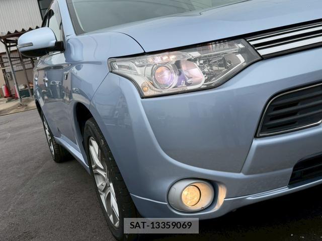 Mitsubishi OUTLANDER PHEV 2013-08 8223403-6