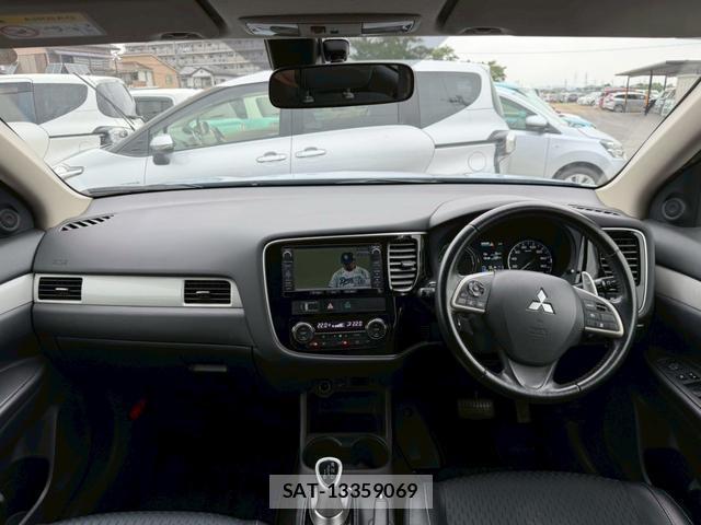 Mitsubishi OUTLANDER PHEV 2013-08 8223403-7