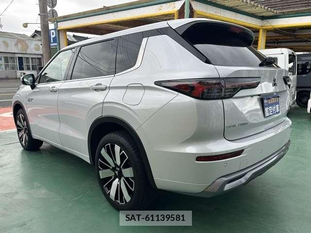 Mitsubishi OUTLANDER 2025-03 8218203-1