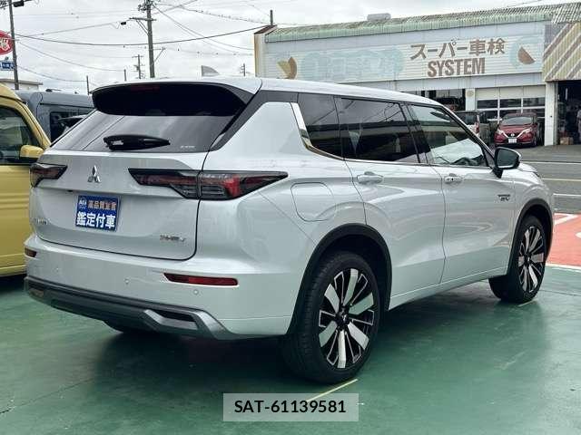 Mitsubishi OUTLANDER 2025-03 8218203-14