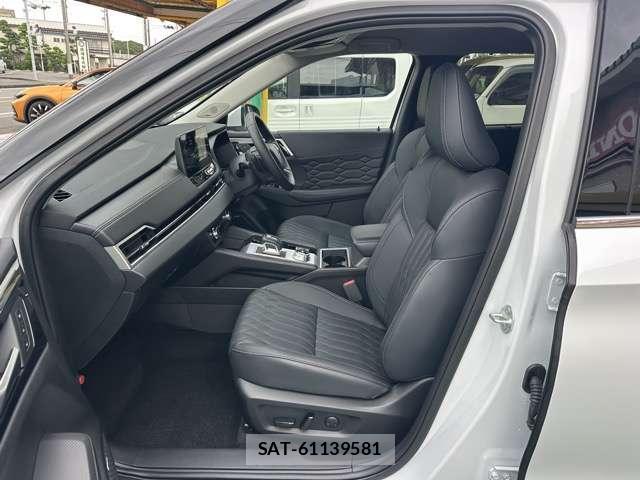 Mitsubishi OUTLANDER 2025-03 8218203-4