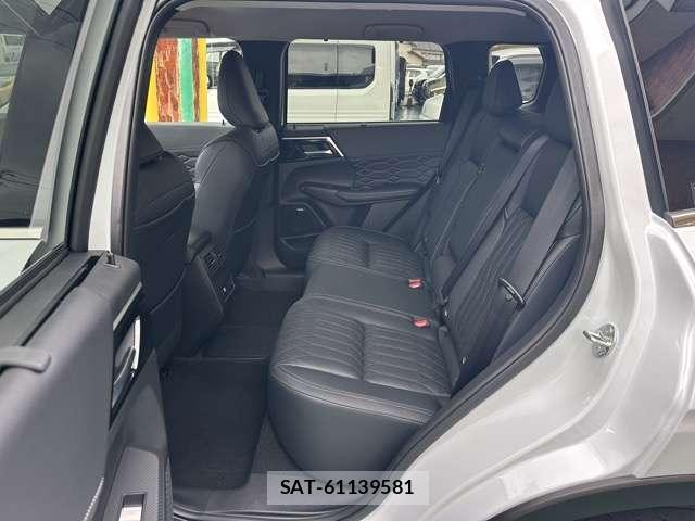 Mitsubishi OUTLANDER 2025-03 8218203-5
