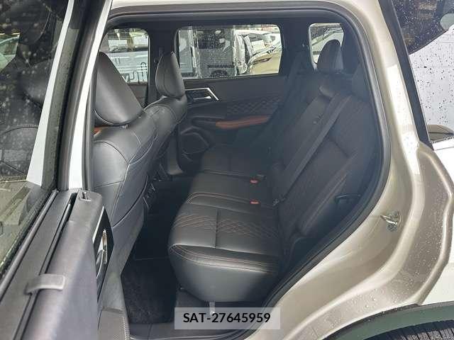 Mitsubishi OUTLANDER 2023-12 8218253-4