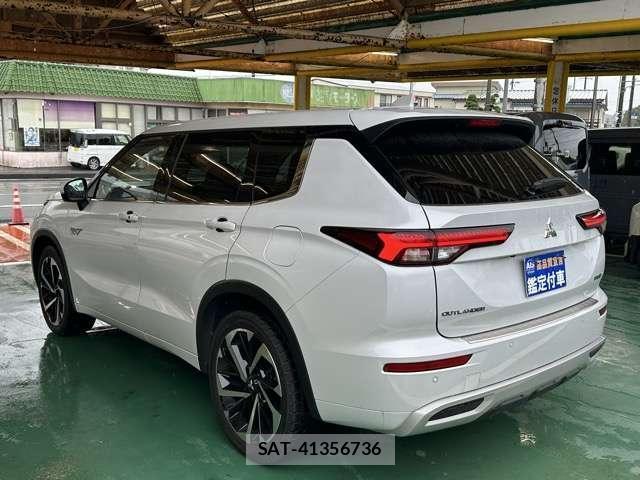 Mitsubishi OUTLANDER 2023-05 8218266-1